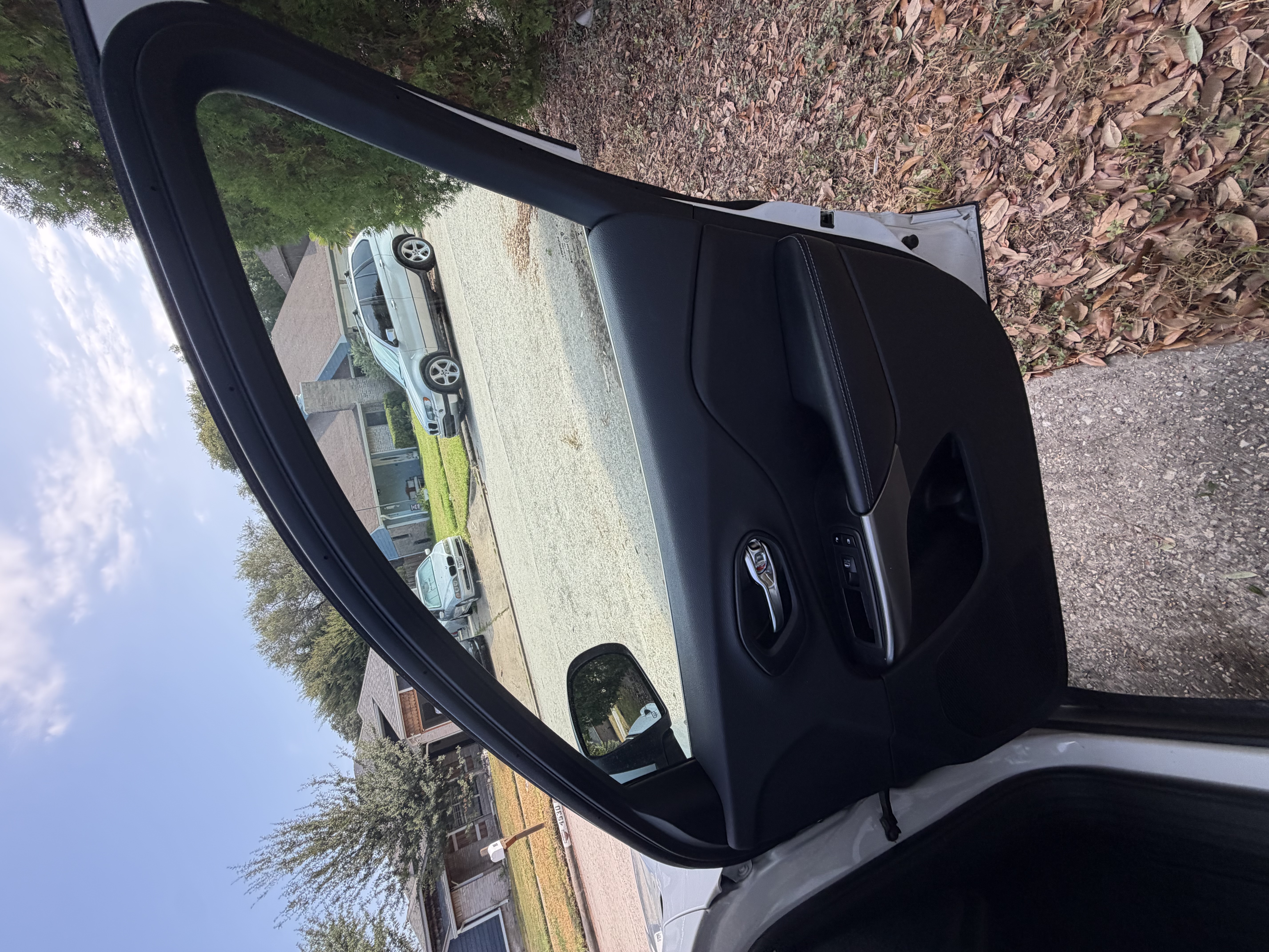 Used 2019 Jeep Cherokee Latitude Plus FWD image 15