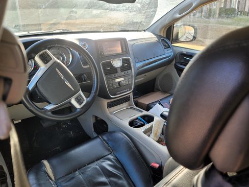 Used 2013 Chrysler Town & Country Touring-L w/ Entertainment Group #2 image 13