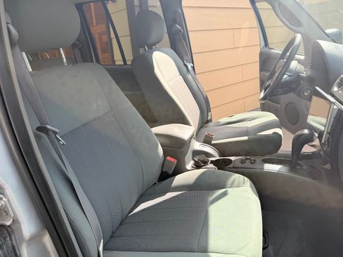 Used 2005 Jeep Liberty Limited AWD/4WD image 28