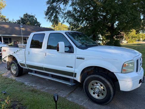 Used 2006 Ford F250 XLT image 1
