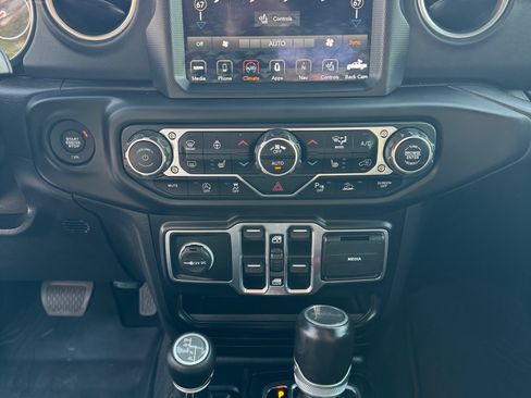 Used 2020 Jeep Gladiator Overland image 14