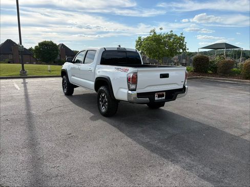 Used 2020 Toyota Tacoma TRD Off-Road AWD/4WD image 13