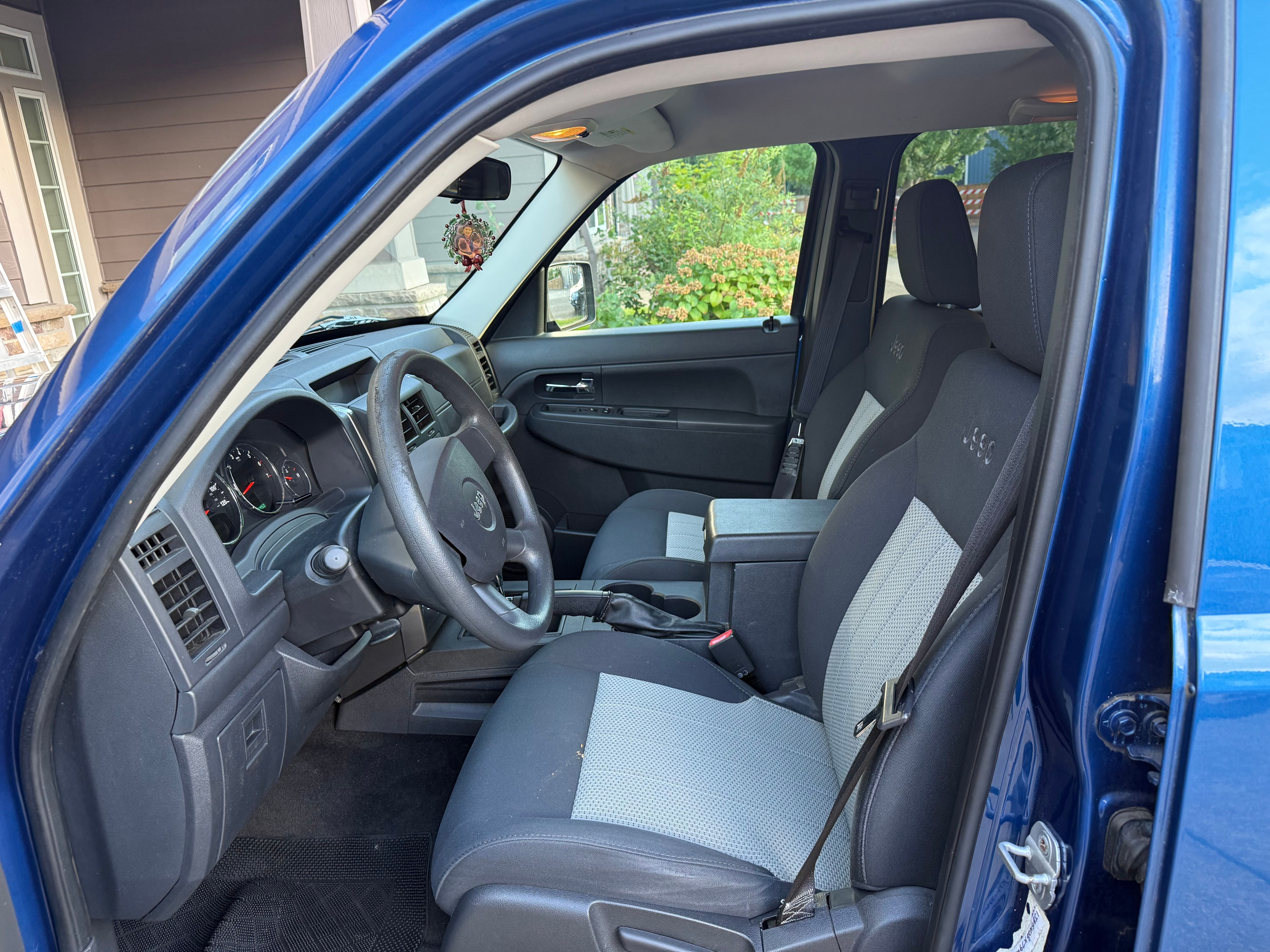 Used 2009 Jeep Liberty Sport w/ Popular Equipment Group AWD/4WD image 6