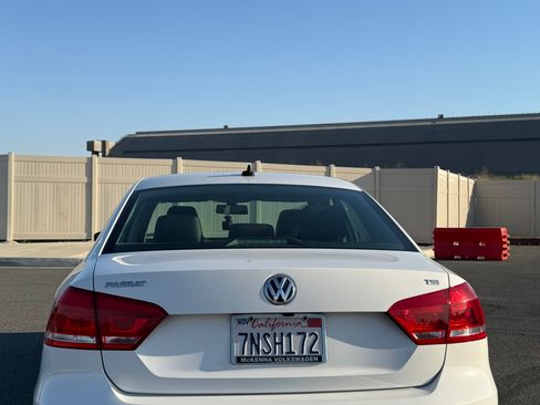 Used 2015 Volkswagen Passat 1.8T Limited Edition FWD image 4