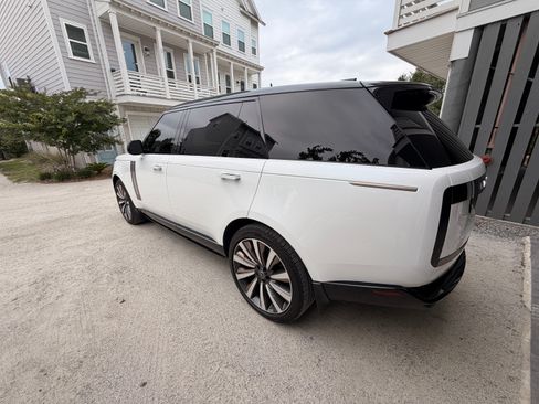 Used 2024 Land Rover Range Rover SV AWD/4WD image 5