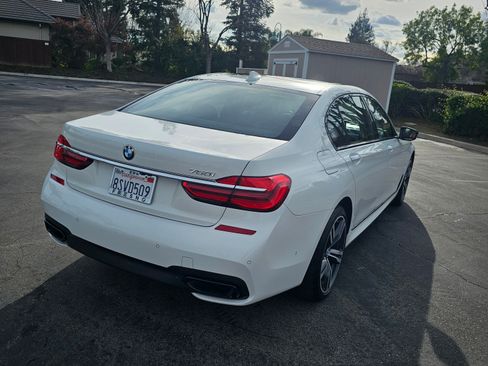 Used 2018 BMW 750i image 14