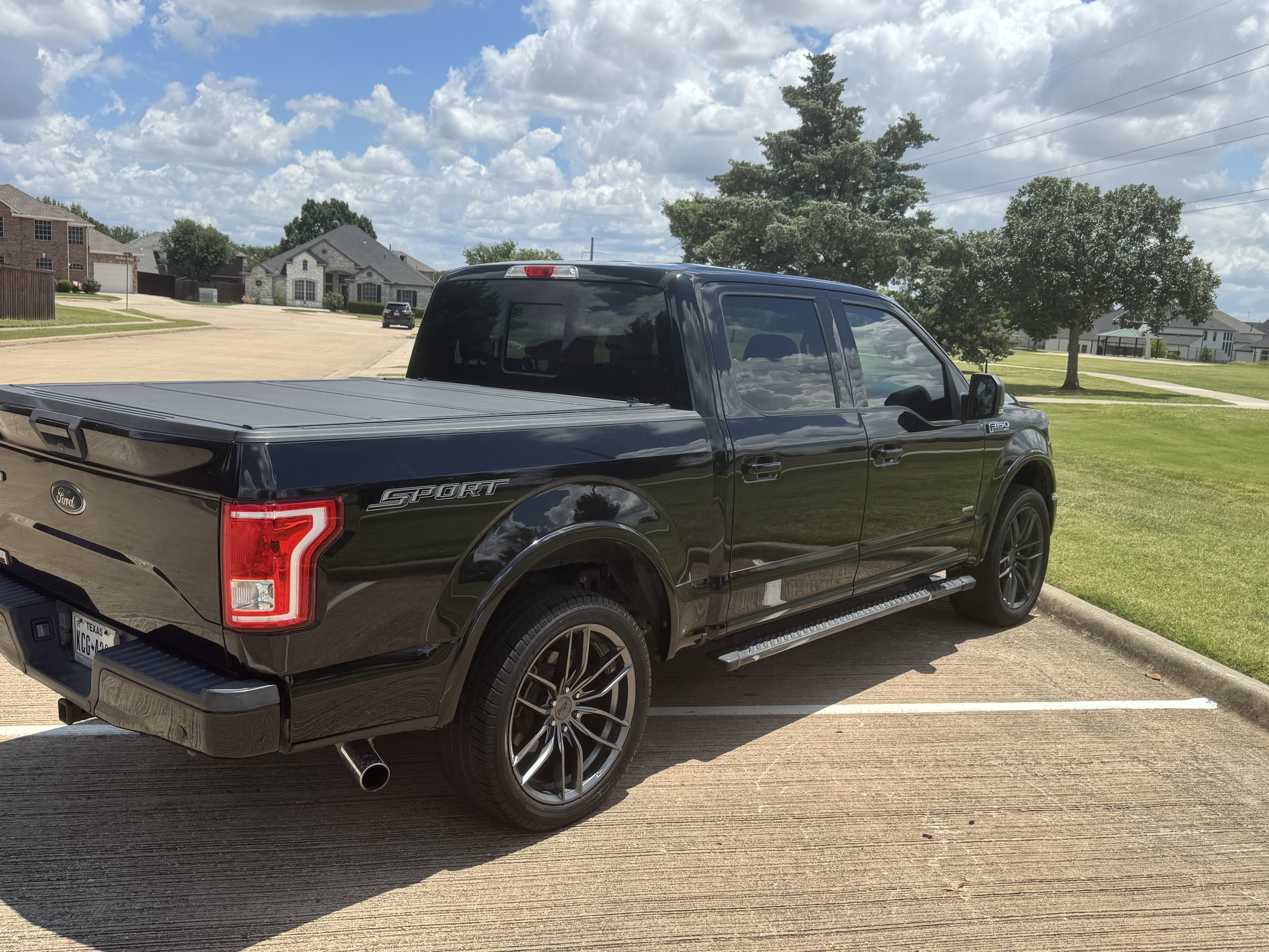 Used 2017 Ford F150 XLT w/ Equipment Group 302A Luxury RWD image 15