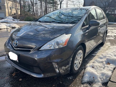 Used 2012 Toyota Prius V Three image 1
