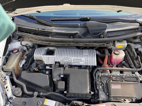 Used 2015 Toyota Prius Two image 11