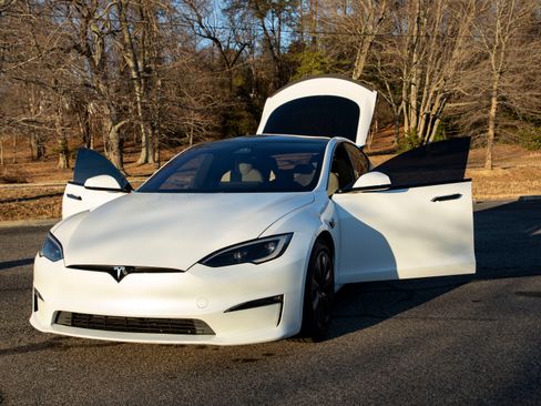 Used 2023 Tesla Model S Plaid image 11