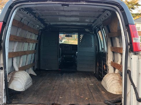 Used 2015 GMC Savana 2500 Van 3D image 12