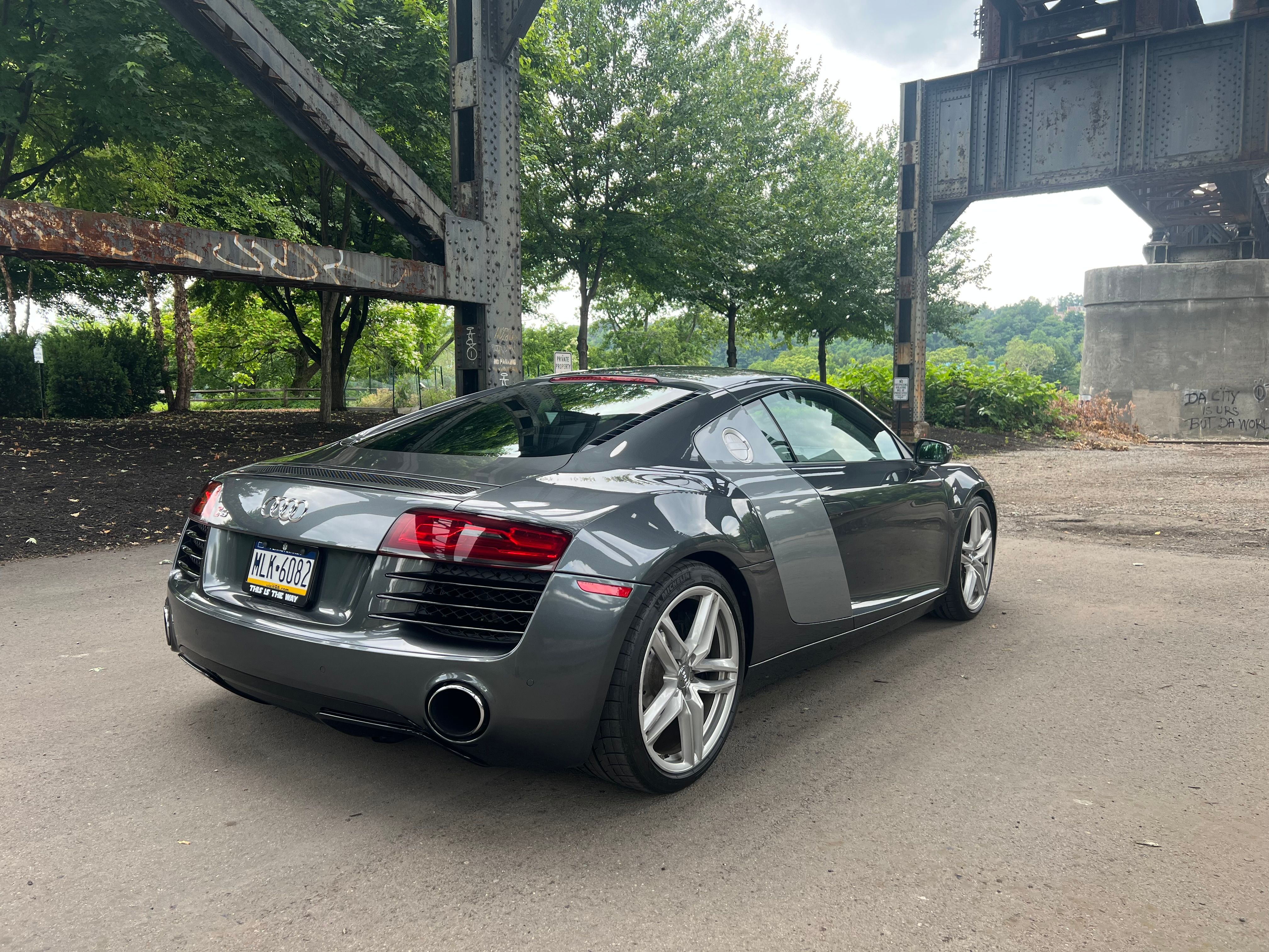 Used 2014 Audi R8 V8 w/ Enhanced Leather Package AWD/4WD image 5
