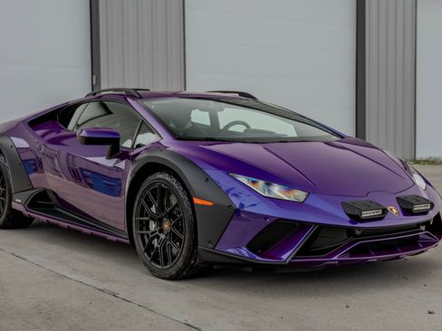 Used 2024 Lamborghini Huracan Sterrato image 2