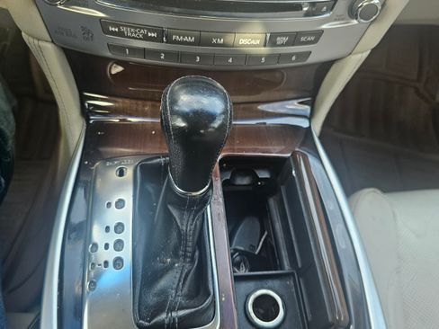 Used 2011 INFINITI M56 x w/ Deluxe Touring Pkg image 12