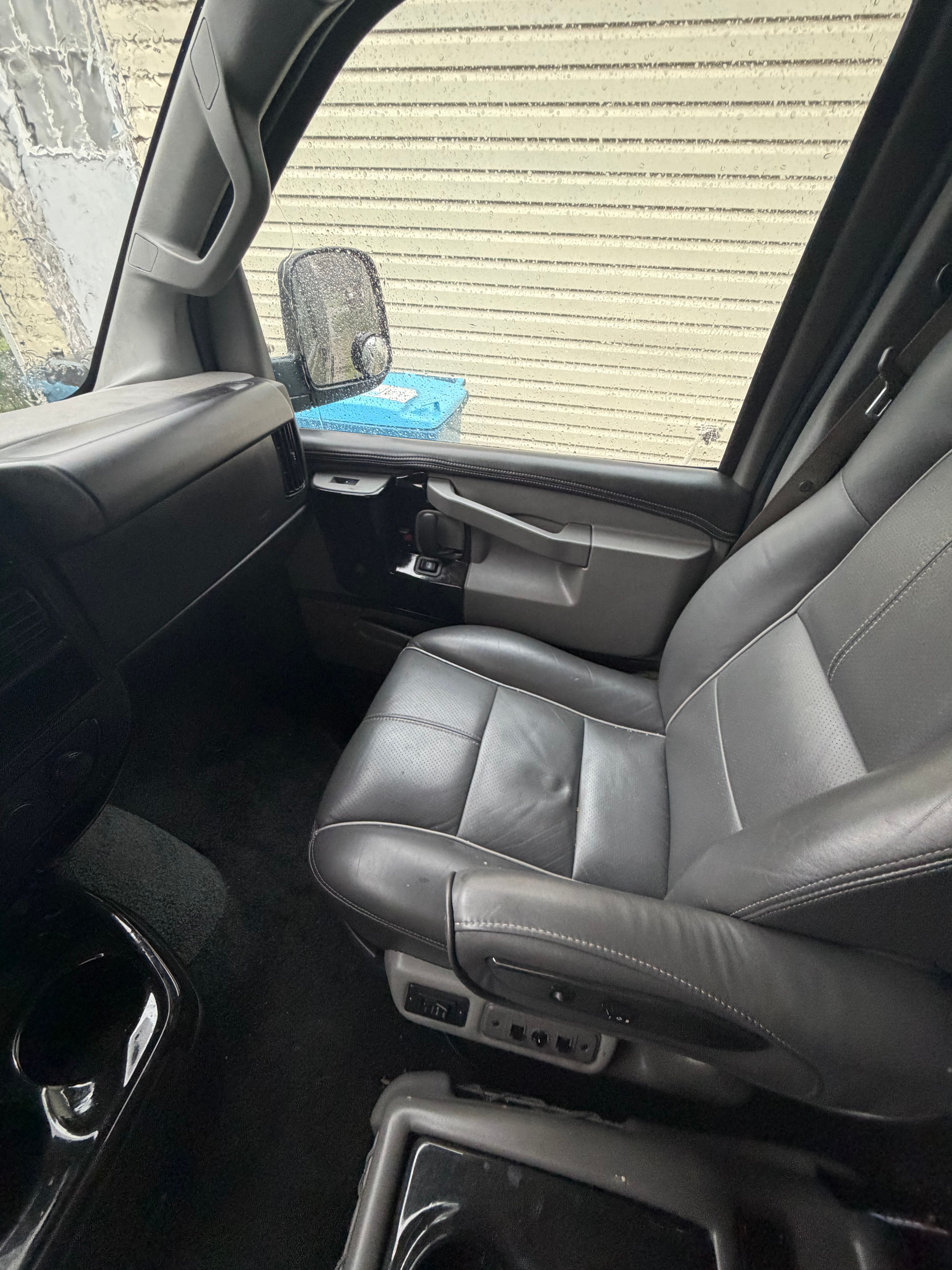 Used 2017 GMC Savana 2500 RWD image 6
