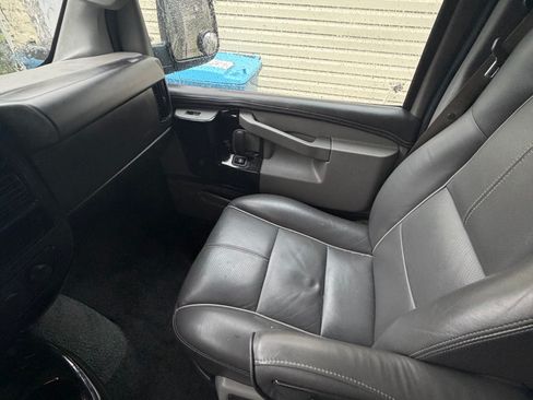 Used 2017 GMC Savana 2500 RWD image 6