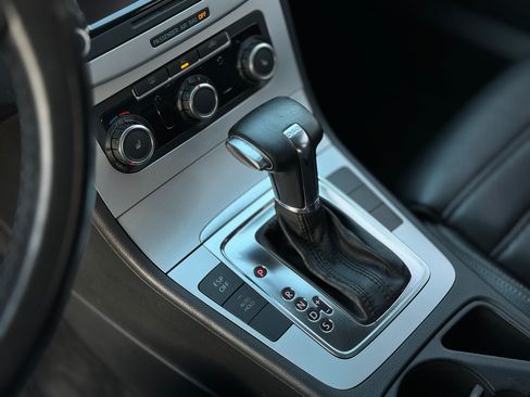 Used 2010 Volkswagen CC Sport image 21