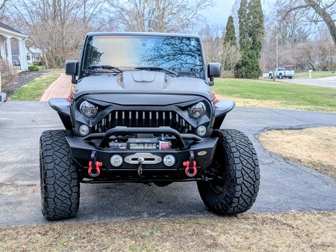 Used 2016 Jeep Wrangler Rubicon w/ Power Convenience Group image 2