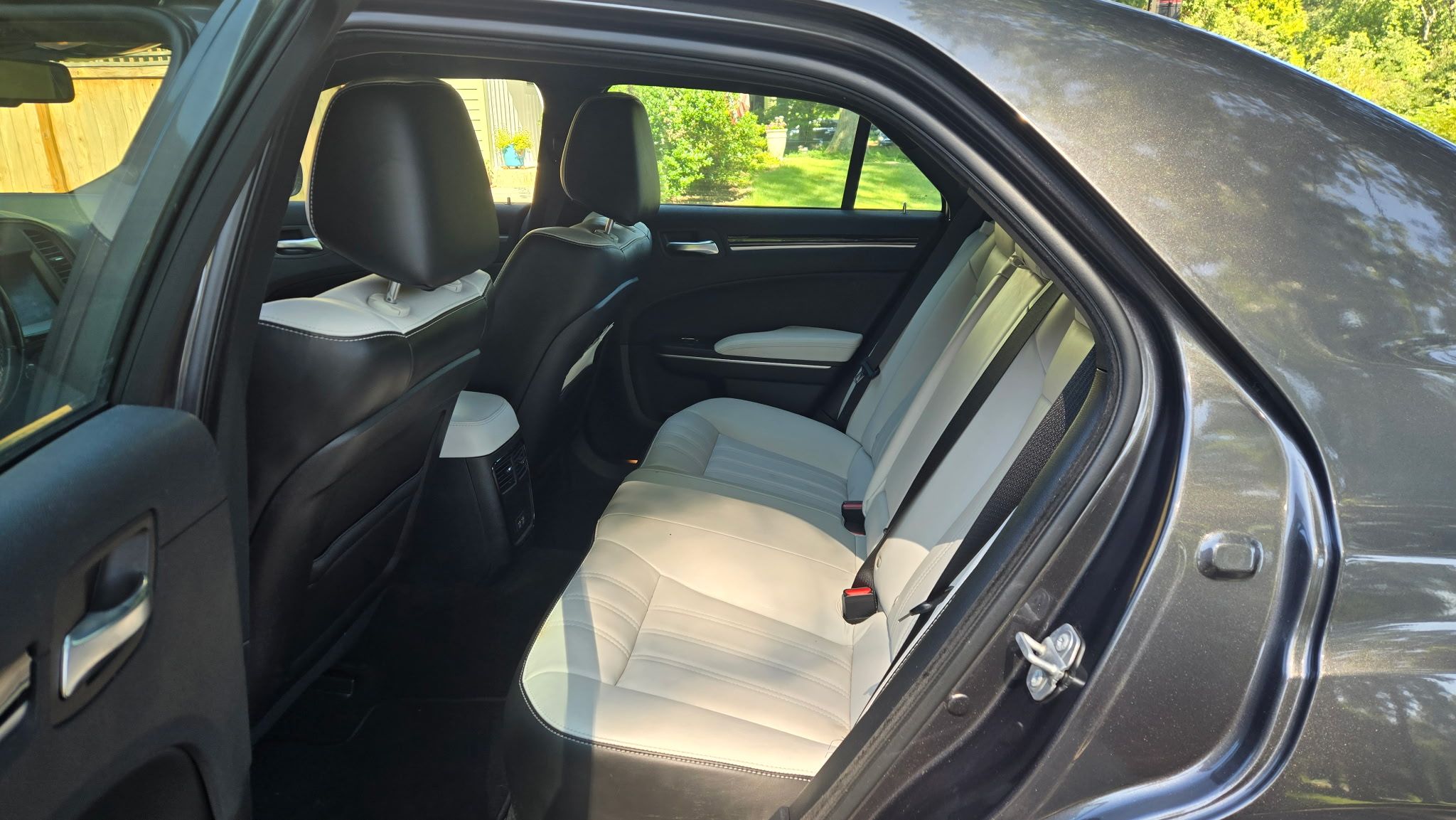 Used 2019 Chrysler 300 S w/ S Model Appearance Package RWD image 8