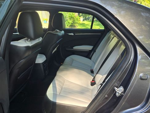 Used 2019 Chrysler 300 S w/ S Model Appearance Package RWD image 8