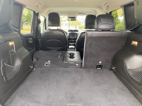 Used 2017 Jeep Renegade Limited image 19