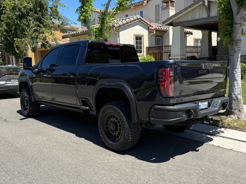 Used 2024 GMC Sierra 2500 AT4X w/ AT4X AEV Edition AWD/4WD image 4