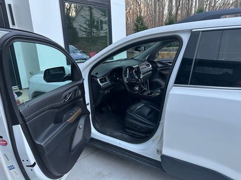 Used 2020 GMC Acadia SLE w/ Driver Convenience Package image 4