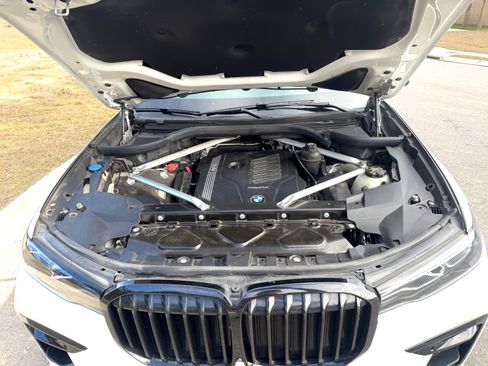 Used 2020 BMW X7 xDrive40i w/ M Sport Package AWD/4WD image 9
