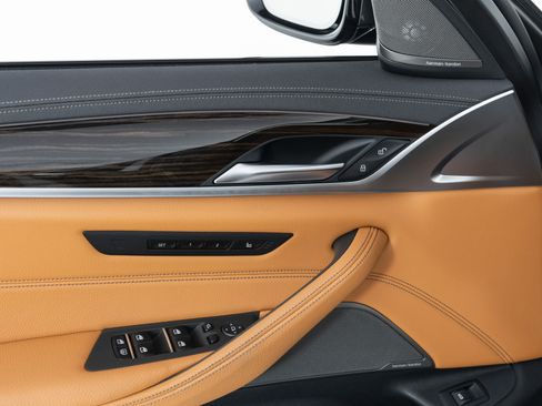 Used 2023 BMW M550i xDrive w/ Executive Package image 24