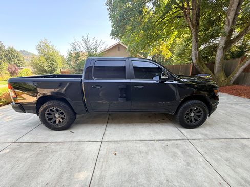 Used 2019 RAM 1500 Big Horn AWD/4WD image 2