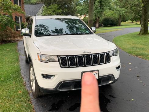 Used 2017 Jeep Grand Cherokee Limited image 5