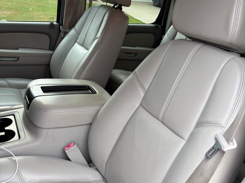 Used 2007 Chevrolet Avalanche LTZ w/ LTZ Preferred Equipment Group RWD image 8