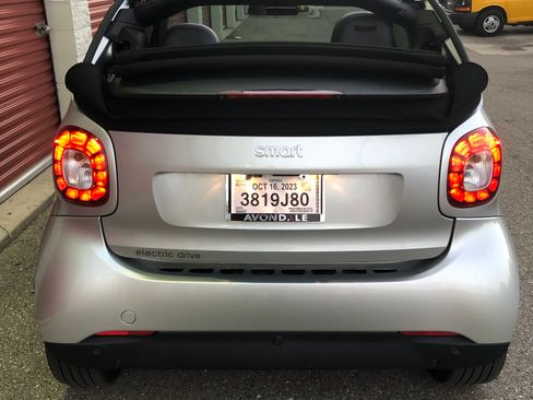 Used 2018 smart fortwo electric drive image 8