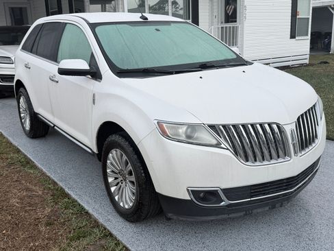 Used 2011 Lincoln MKX Sport Utility 4D w/ Wood Pkg image 17