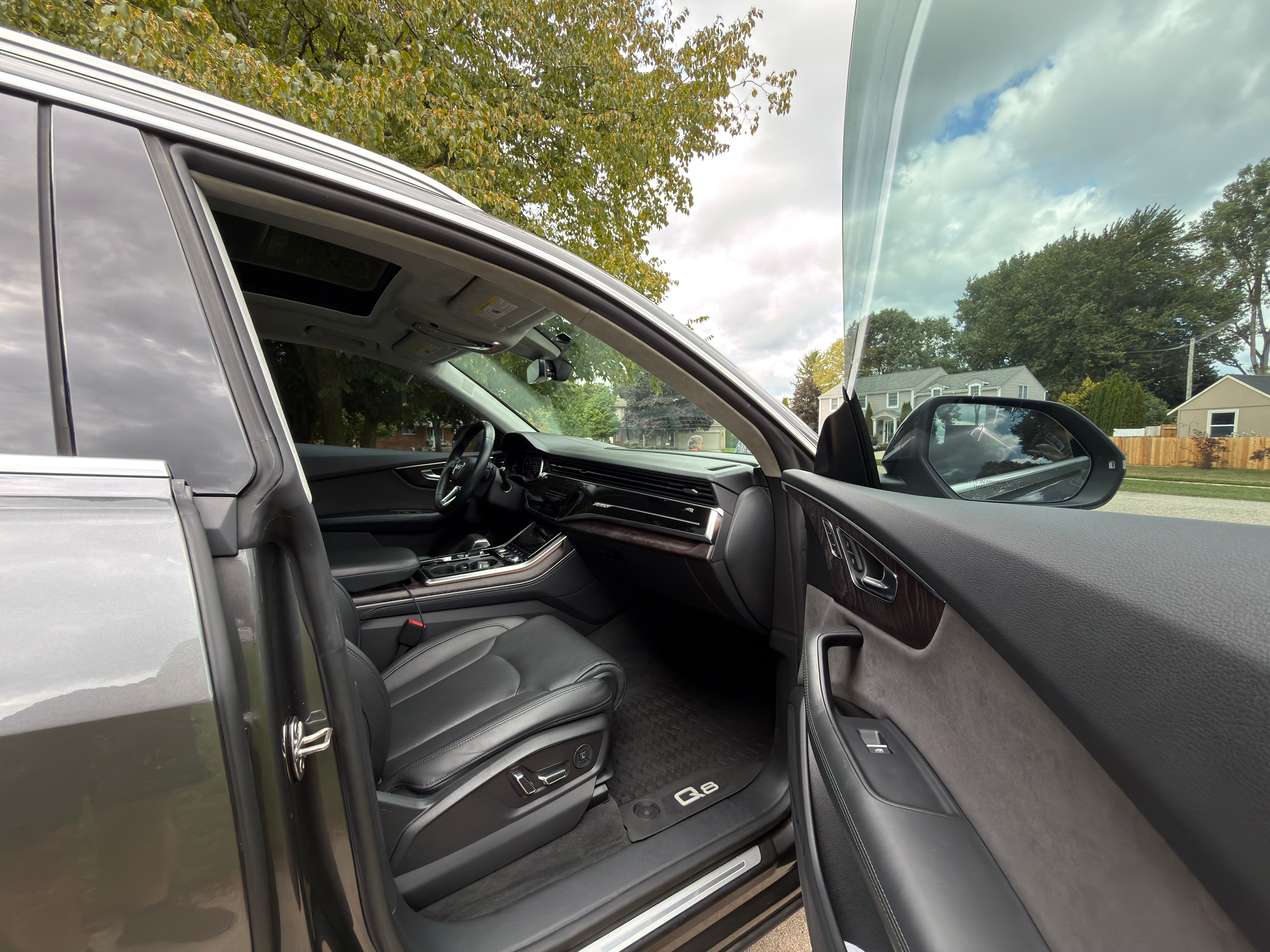 Used 2019 Audi Q8 Prestige w/ Luxury Package AWD/4WD image 14