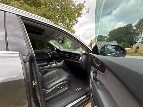 Used 2019 Audi Q8 Prestige w/ Luxury Package AWD/4WD image 13