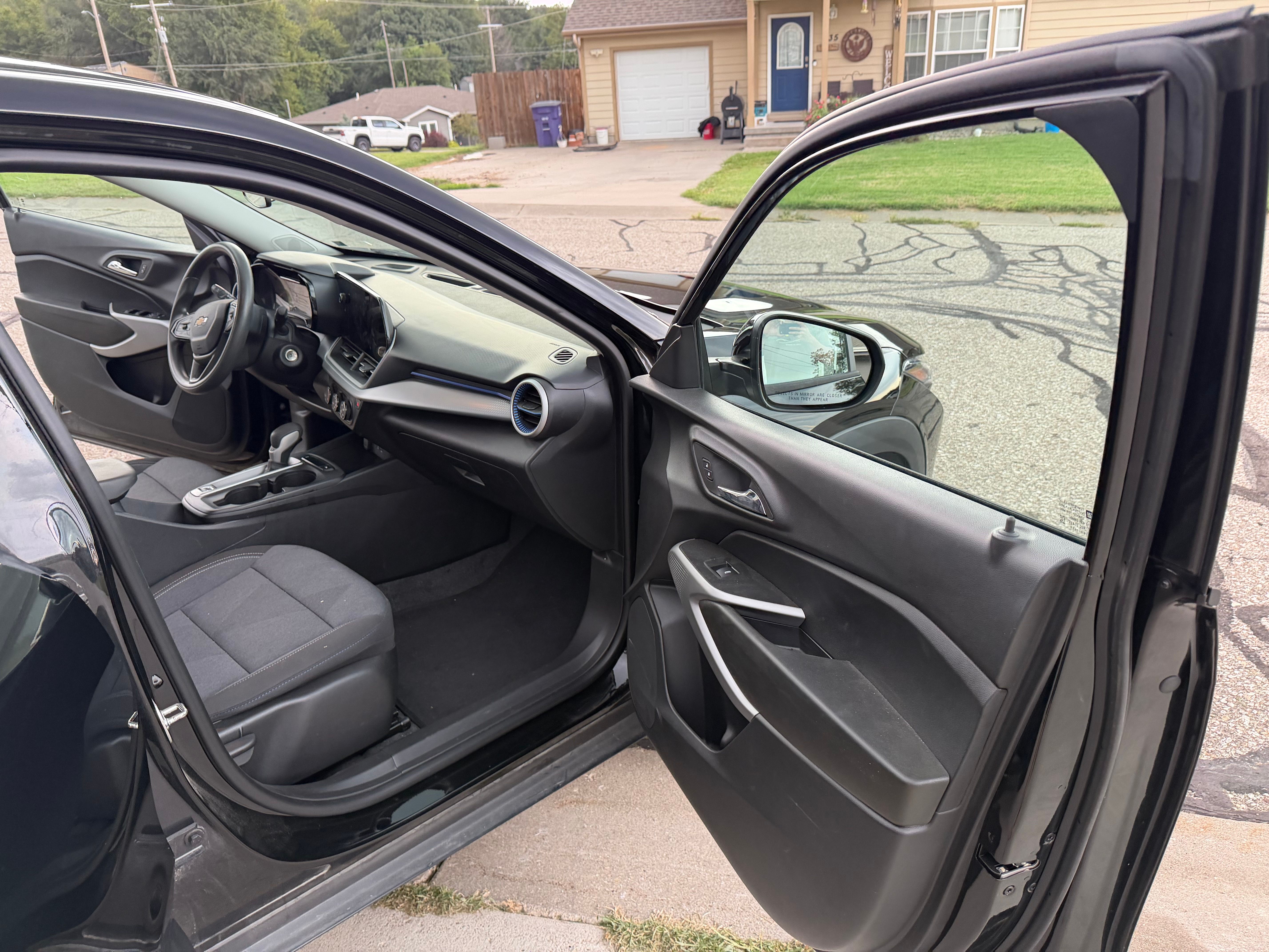 Used 2024 Chevrolet Trax LS w/ LS Convenience Package FWD image 12