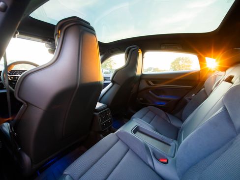 Used 2020 Porsche Taycan 4S image 10