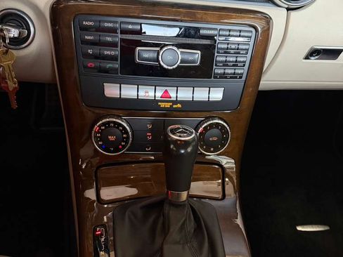 Used 2015 Mercedes-Benz SLK 250 image 15