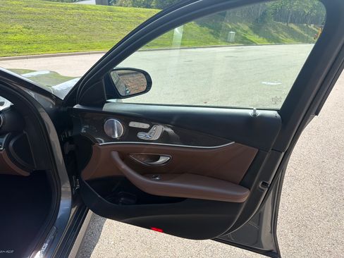 Used 2018 Mercedes-Benz E 63 AMG S image 29