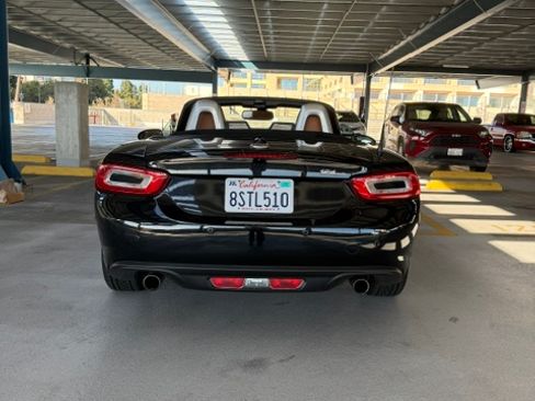 Used 2018 FIAT 124 Spider Lusso w/ Convenience Group RWD image 4