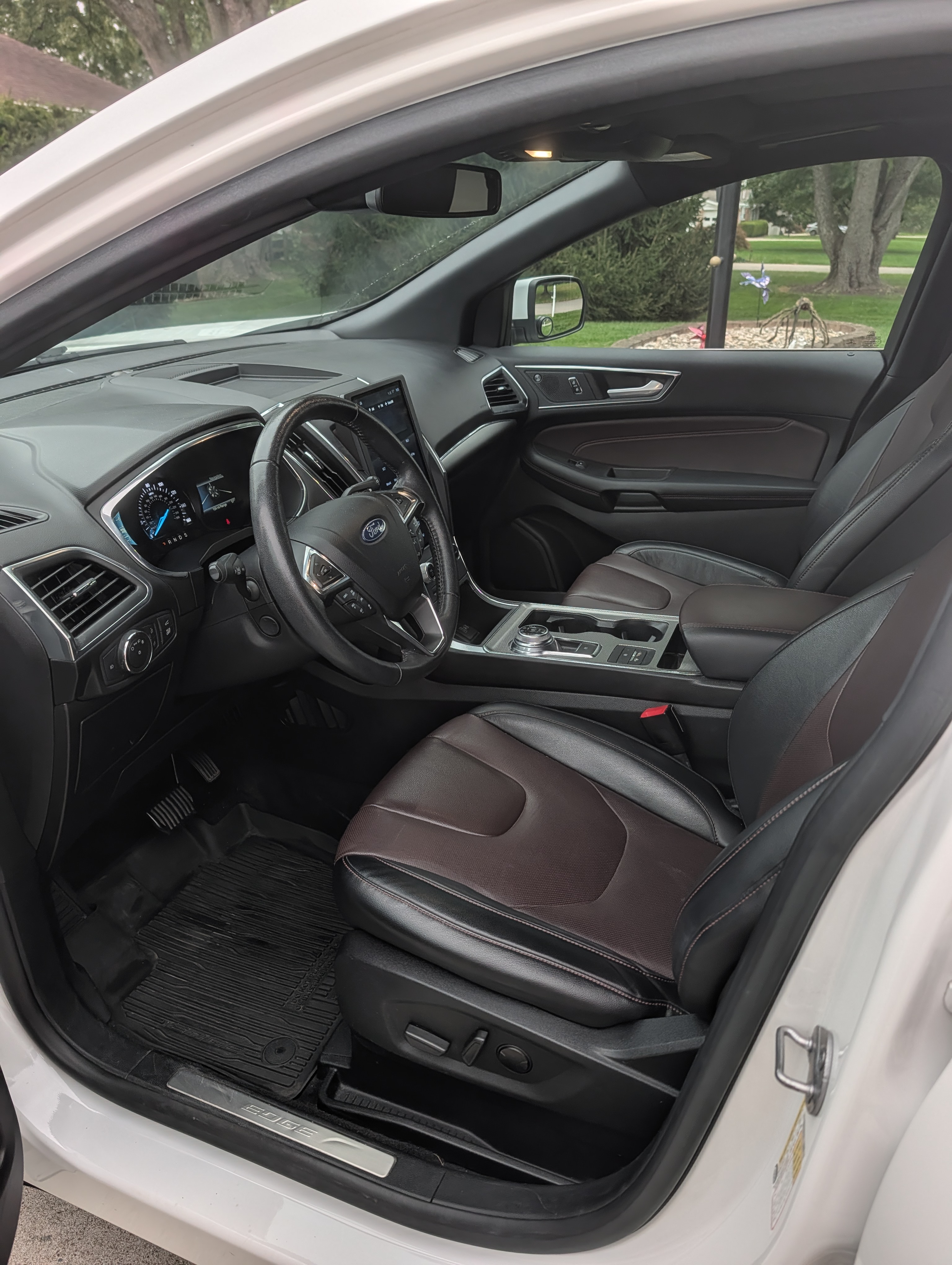 Used 2021 Ford Edge Titanium w/ Equipment Group 301A AWD/4WD image 6