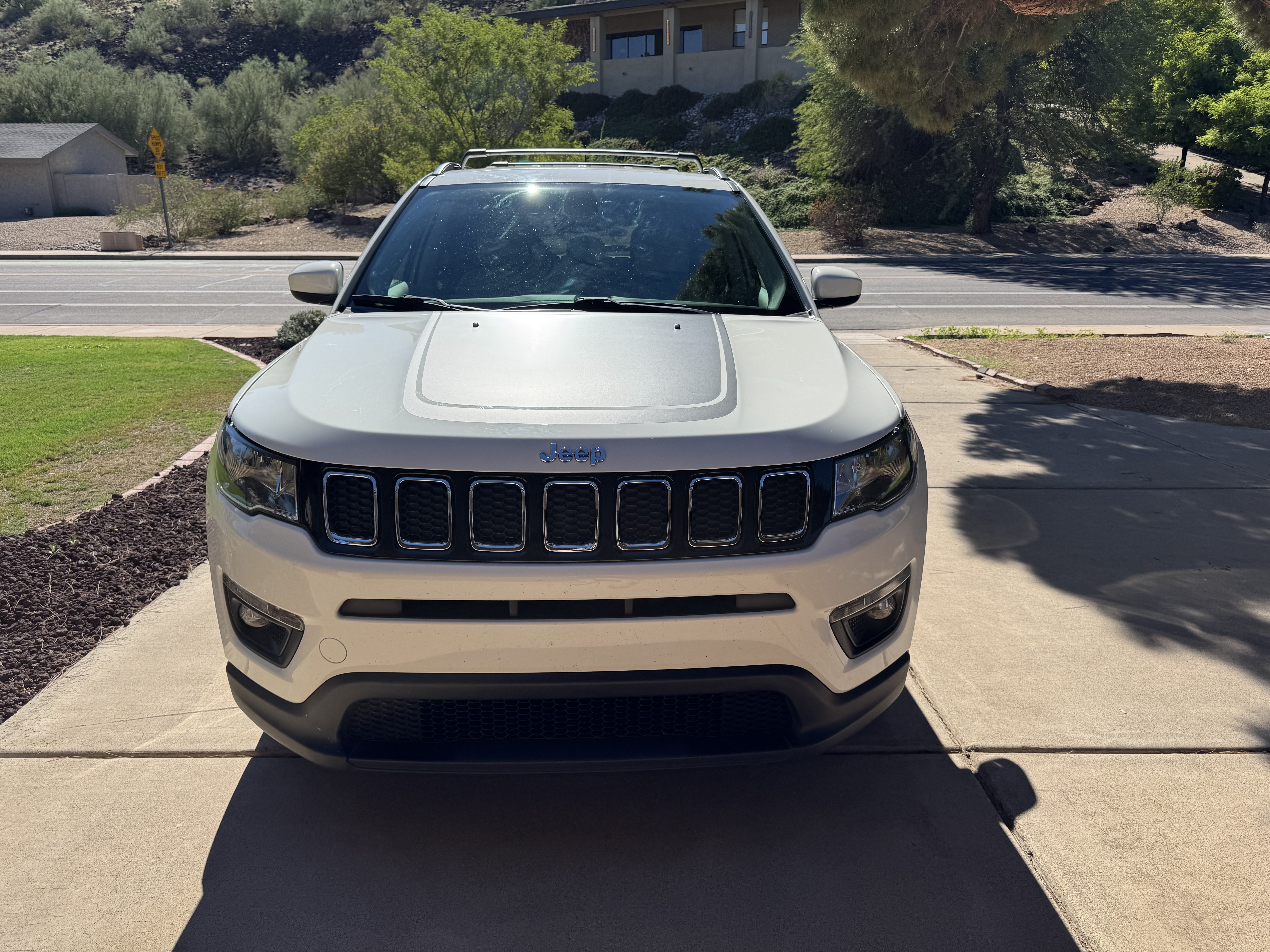 Used 2018 Jeep Compass Latitude FWD image 2