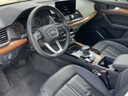 Used 2023 Audi Q5 2.0T Premium w/ Convenience Package image 12