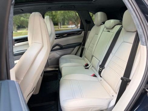 Used 2021 Porsche Cayenne GTS AWD/4WD image 15