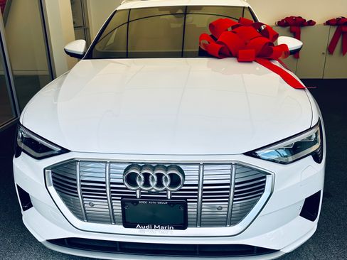 Used 2023 Audi e-tron Premium Plus w/ Premium Plus Package image 5