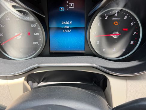 Used 2019 Mercedes-Benz C 300 4MATIC Sedan image 11