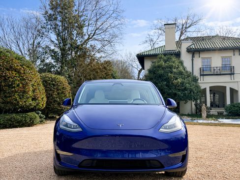 Used 2024 Tesla Model Y Long Range image 4