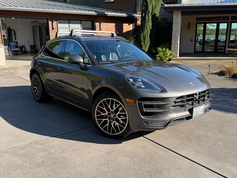 Used 2018 Porsche Macan Turbo AWD/4WD image 5
