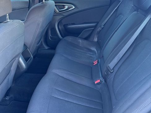 Used 2015 Chrysler 200 Limited image 10